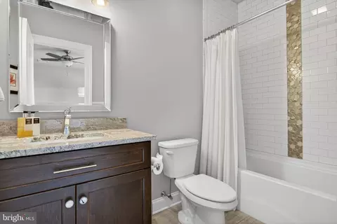 Bath - 685 Fleetwood Dr, Lititz, PA 17543 photo 6 of 7