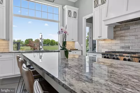 Kitchen - 685 Fleetwood Dr, Lititz, PA 17543 photo 6 of 9