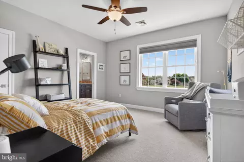 Bedroom - 685 Fleetwood Dr, Lititz, PA 17543 photo 7 of 10