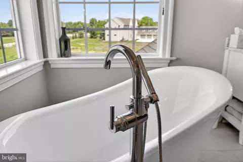 Bath - 685 Fleetwood Dr, Lititz, PA 17543 photo 4 of 7