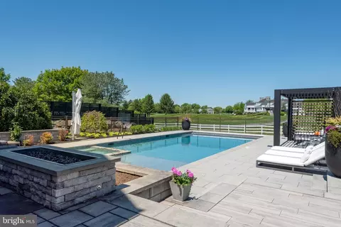 Exterior - 685 Fleetwood Dr, Lititz, PA 17543 photo 11 of 34
