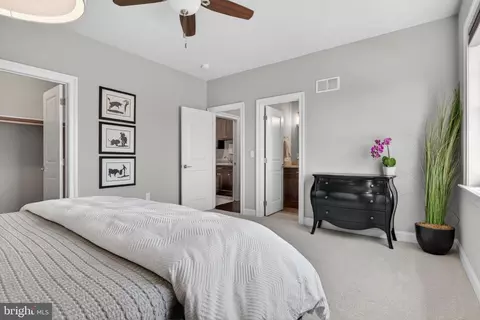Bedroom - 685 Fleetwood Dr, Lititz, PA 17543 photo 6 of 10