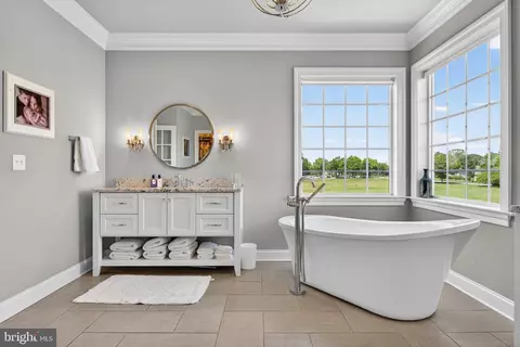 Bath - 685 Fleetwood Dr, Lititz, PA 17543 photo 3 of 7
