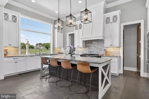 Kitchen - 685 Fleetwood Dr, Lititz, PA 17543 photo 1 of 9