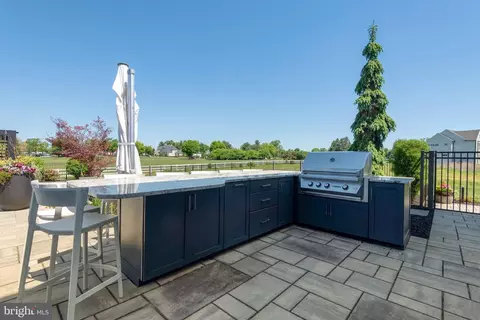 Kitchen - 685 Fleetwood Dr, Lititz, PA 17543 photo 8 of 9