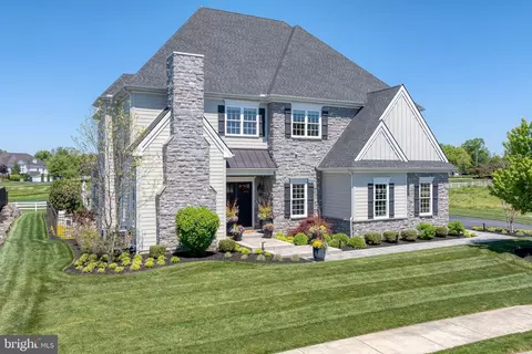 Exterior - 685 Fleetwood Dr, Lititz, PA 17543 photo 2 of 34