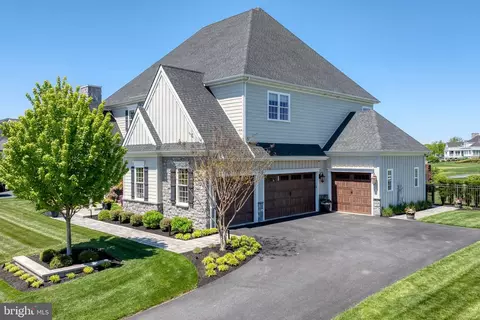 Exterior - 685 Fleetwood Dr, Lititz, PA 17543 photo 3 of 34