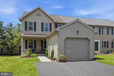 596 Wood Duck Dr, Manheim, PA 17545