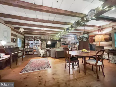 1095 Texter Mountain Rd, Robesonia, PA 19551
