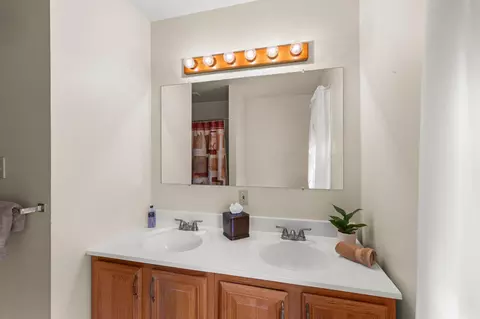 Bath - 443 Crosswinds Dr, Lititz, PA 17543 photo 2 of 2