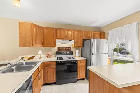 Kitchen - 443 Crosswinds Dr, Lititz, PA 17543 photo 2 of 3