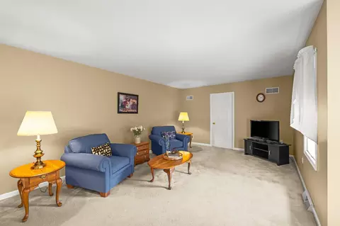Living - 443 Crosswinds Dr, Lititz, PA 17543 photo 1 of 2