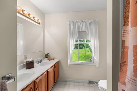 Bath - 443 Crosswinds Dr, Lititz, PA 17543 photo 1 of 2