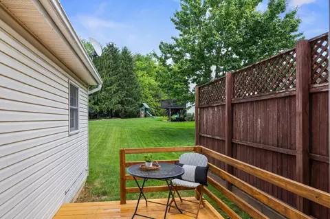 Exterior - 443 Crosswinds Dr, Lititz, PA 17543 photo 4 of 6