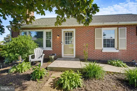 2114 Shaaron Dr, Lancaster, PA 17601