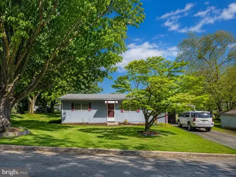 221 N Market Ave, Mount Joy, PA 17552