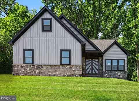 2808 Spring Valley Rd, Lancaster, PA 17601