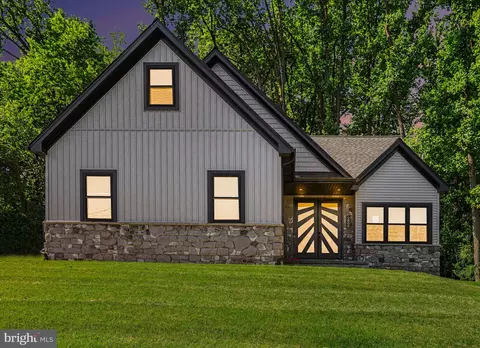 2808 Spring Valley Rd, Lancaster, PA 17601