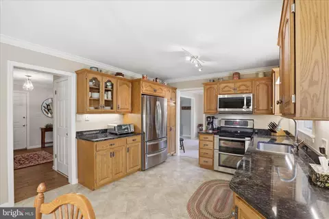 Kitchen - 9 Round House Dr, Lititz, PA 17543 photo 4 of 5