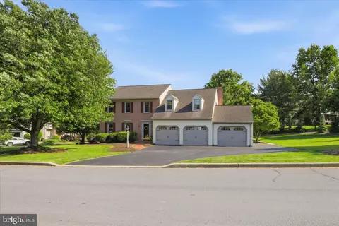 Exterior - 9 Round House Dr, Lititz, PA 17543 photo 2 of 17
