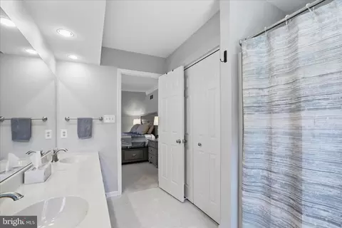 Bath - 9 Round House Dr, Lititz, PA 17543 photo 1 of 3