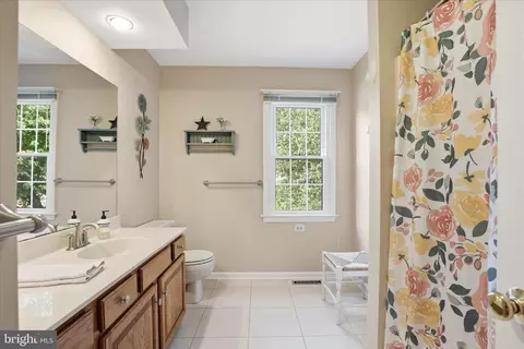 Bath - 9 Round House Dr, Lititz, PA 17543 photo 2 of 3