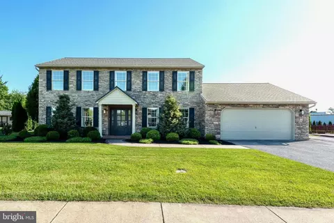 515 High Point Dr, Denver, PA 17517