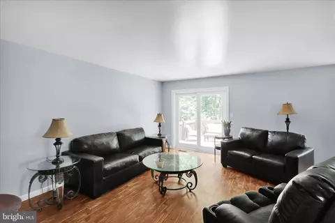 Living - 53 Heron Rd, Lititz, PA 17543 photo 2 of 3