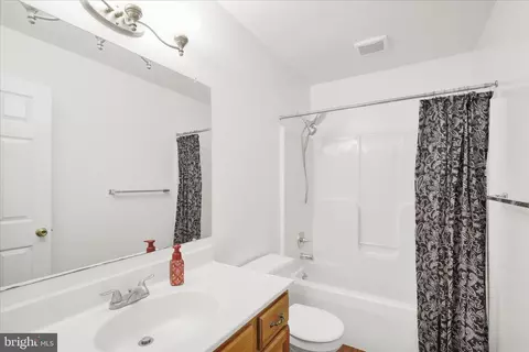 Bath - 53 Heron Rd, Lititz, PA 17543 photo 1 of 3
