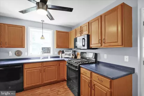 Kitchen - 53 Heron Rd, Lititz, PA 17543 photo 2 of 3