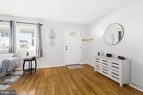 Entry Way - 449 W Marion St, Lititz, PA 17543 photo 2 of 3