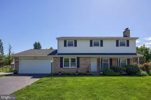 2129 Kentwood Dr, Lancaster, PA 17601