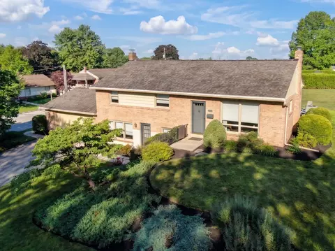 108 S 5th St, Akron, PA 17501