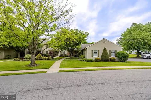 12 Ashlea Vlg, New Holland, PA 17557