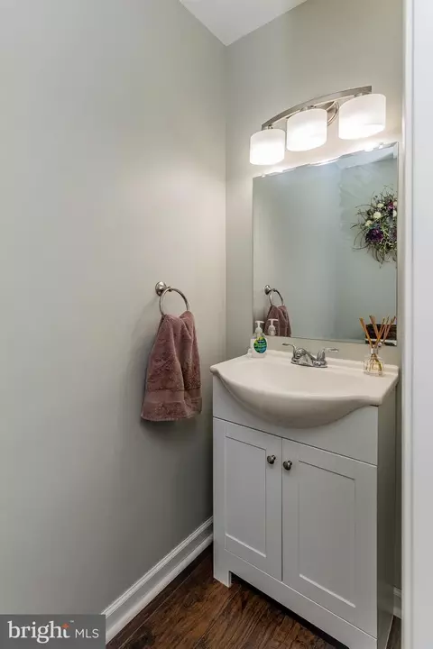 Bath - 358 Cardinal Rd, Lititz, PA 17543 photo 1 of 3