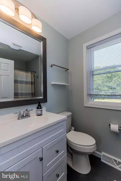 Bath - 358 Cardinal Rd, Lititz, PA 17543 photo 3 of 3