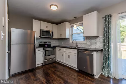 Kitchen - 358 Cardinal Rd, Lititz, PA 17543 photo 2 of 2