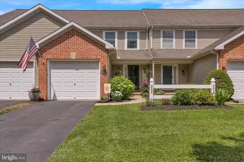 4036 Parkside Ct, Mount Joy, PA 17552