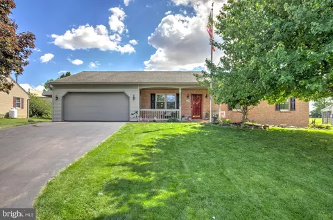 559 Greenview Dr, Denver, PA 17517