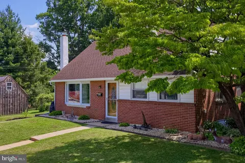 Exterior - 17 S Elm St, Lititz, PA 17543 photo 2 of 6
