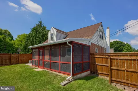Exterior - 17 S Elm St, Lititz, PA 17543 photo 5 of 6