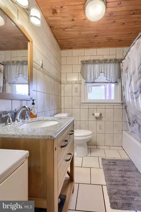 Bath - 17 S Elm St, Lititz, PA 17543 photo 1 of 3