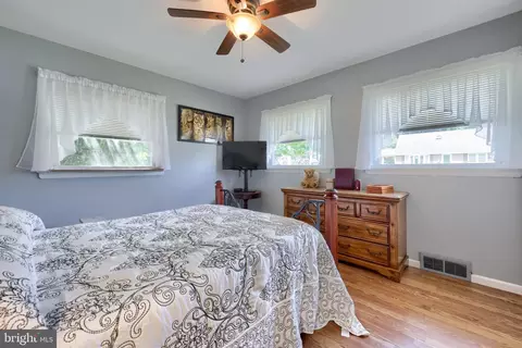 Bedroom - 17 S Elm St, Lititz, PA 17543 photo 2 of 3