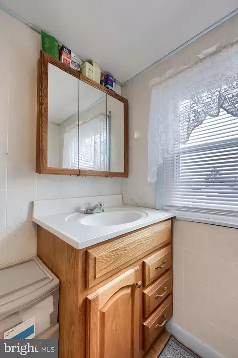 Bath - 17 S Elm St, Lititz, PA 17543 photo 3 of 3