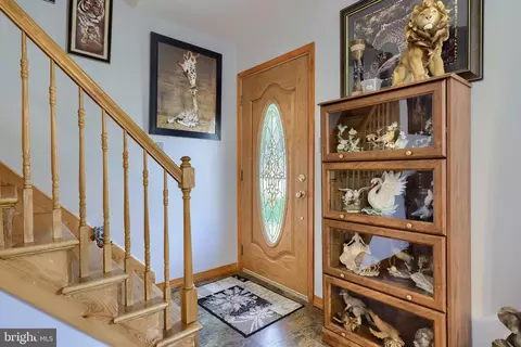 Entry Way - 17 S Elm St, Lititz, PA 17543 photo 1 of 2
