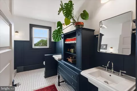 Bath - 531 Front St, Lititz, PA 17543 photo 3 of 5