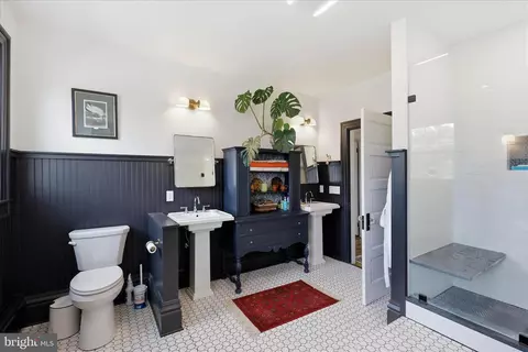 Bath - 531 Front St, Lititz, PA 17543 photo 4 of 5