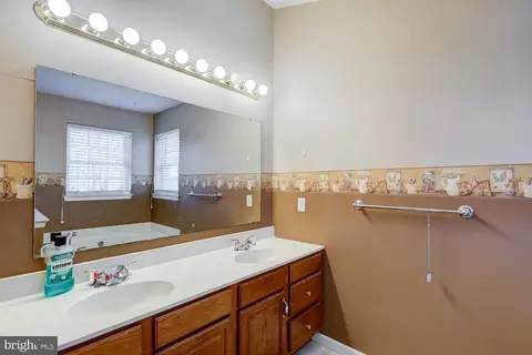 Bath - 234 Andover Ln, Lititz, PA 17543 photo 2 of 3