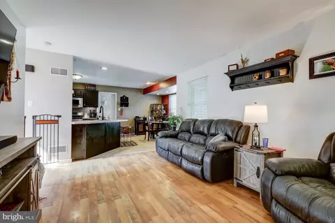 Entry Way - 234 Andover Ln, Lititz, PA 17543 photo 5 of 9