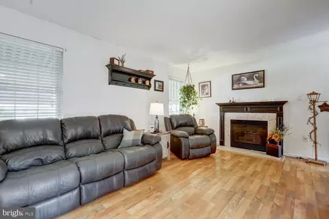 Entry Way - 234 Andover Ln, Lititz, PA 17543 photo 4 of 9